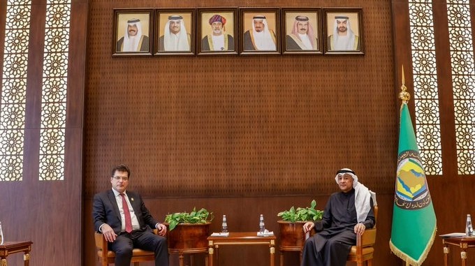 أمين «التعاون الخليجي» ومسؤول أوروبي يؤكّدان أهمية التضامن الدولي لمواجهة أزمة الزلزال