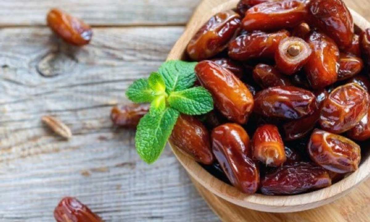 استشاري: لا فارق غذائيًّا بين تناول التمر بأعداد زوجية أو فردية 