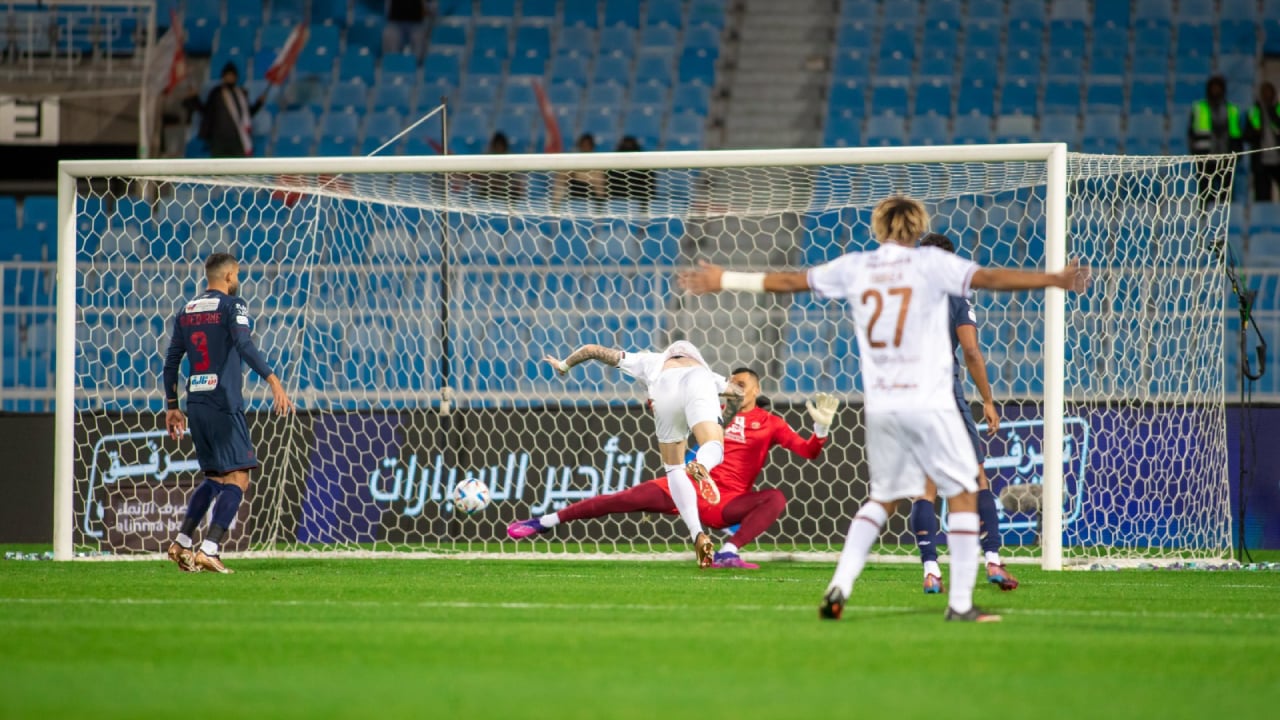 الشباب يتصدر دوري روشن بالفوز على ضمك.. والتعاون يتغلب على الباطن في الوقت القاتل
