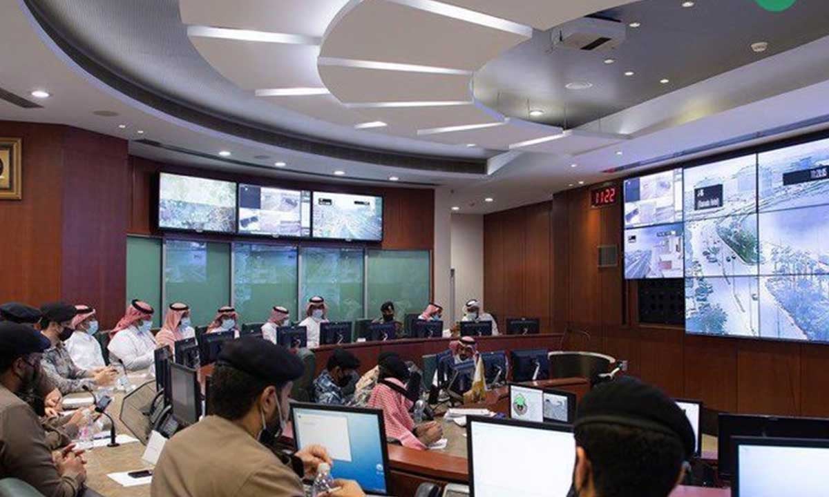 «مركز إدارة الأزمات بمكة» يوجّه تنبيهًا بتجنب مجاري السيول وتجمعات المياه