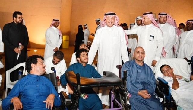 بالصور.. أميرِ جازان يزور قلعة الدوسرية ويطلع على الفعاليات الترفيهية المقامة بها
