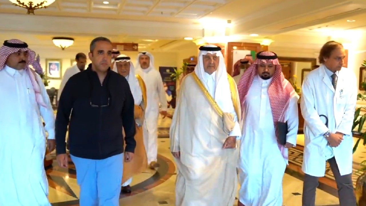 أمير مكة يغادر مستشفى الملك فيصل بعد إجراء فحوصات طبية "تكللت بالنجاح"