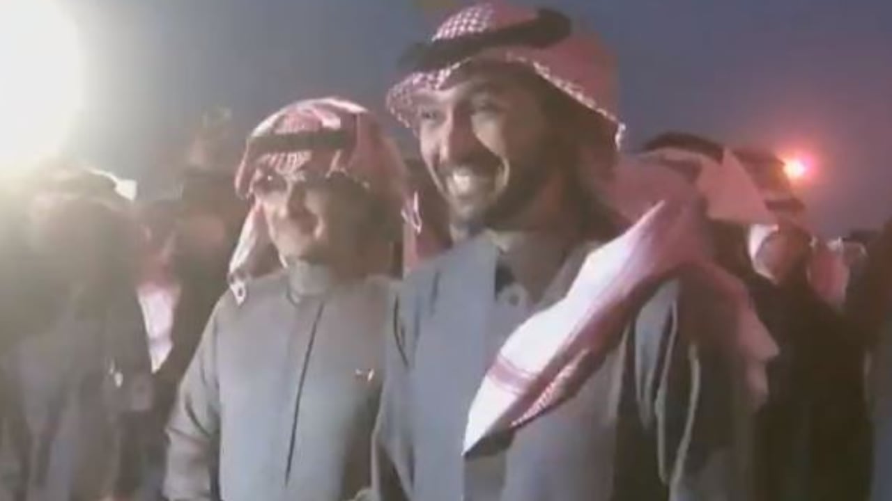 وزير الرياضة والأمير الوليد بن طلال يستقبلان أبطال الهلال بمطار الملك خالد