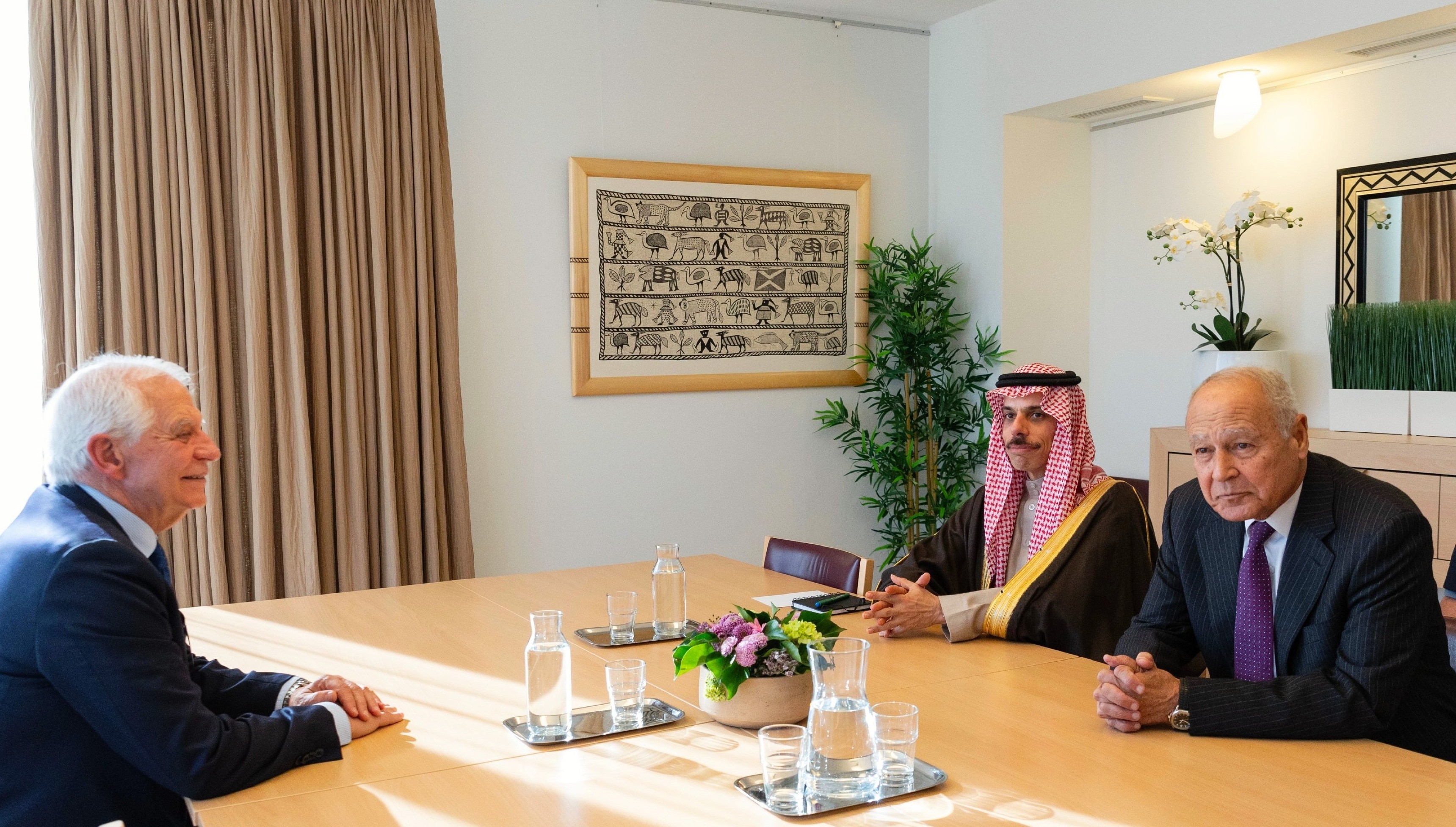 وزير الخارجية وأبوالغيط يناقشان مع ممثل الاتحاد الأوروبي إحياء السلام بالمنطقة