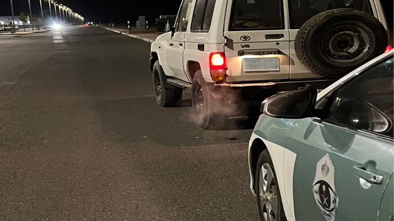  ضبط قائِدَي مركبتين بالجوف ظهَرا في محتوى مرئي يرتكبان مخالفات مرورية