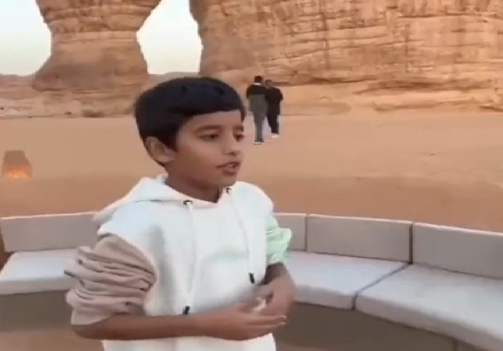 بالفيديو.. طفل سعودي يحاور سائحين بولنديين عن زيارتهما للمملكة 