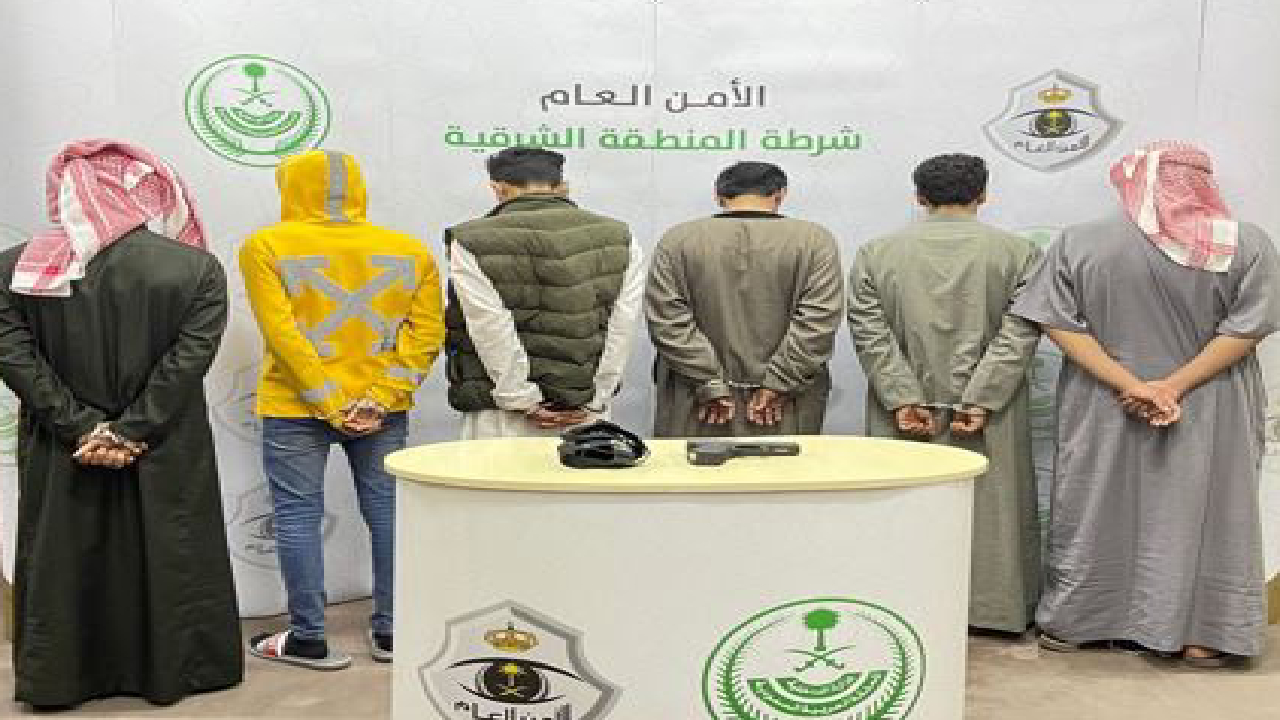 القبض على 6 أشخاص تعمّدوا صدم مركبة وإطلاق النار على أخرى في الظهران