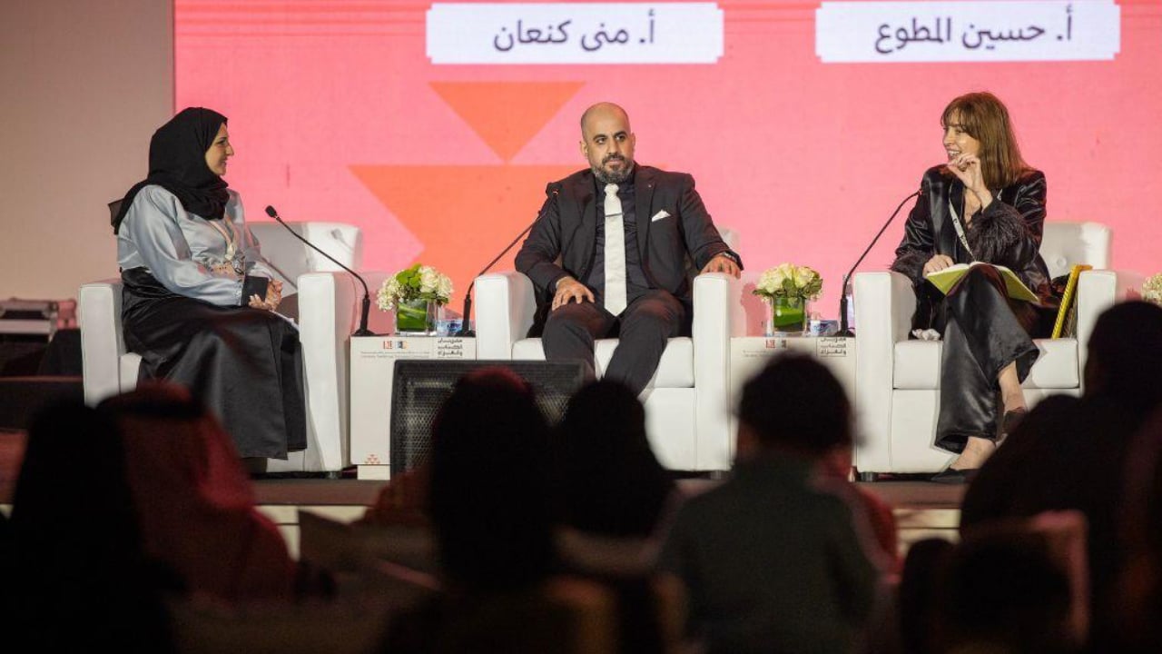 الصالون الأدبي في مهرجان الكُتّاب والقُراء يثري نقاشاته بجلسة "تطبيقات أدب الطفل ومستقبله المنظور"