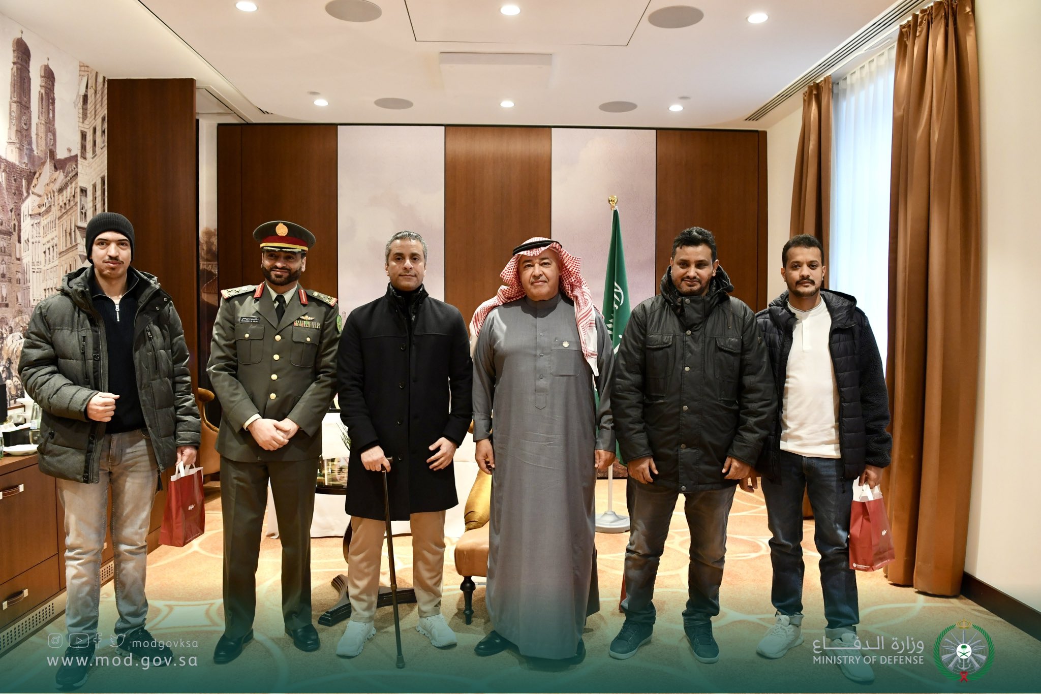 مساعد وزير الدفاع يطمأن على صحة أفراد القوات المسلحة في ألمانيا