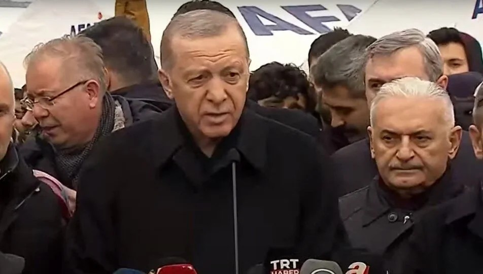 أردوغان يتوعد ناهبي المحال في المدن التركية المنكوبة