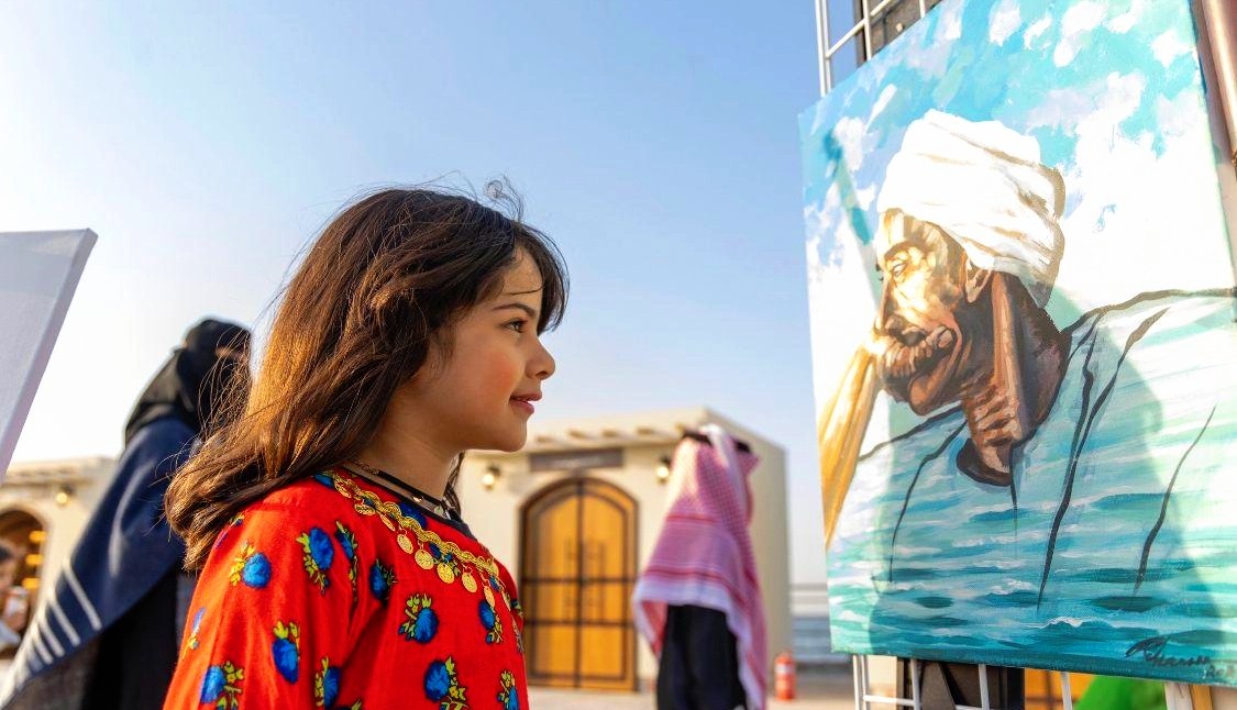 الرسم الحي أمام الجمهور.. فرصة لإبراز الفن التشكيلي في مهرجان الكتّاب والقراء

