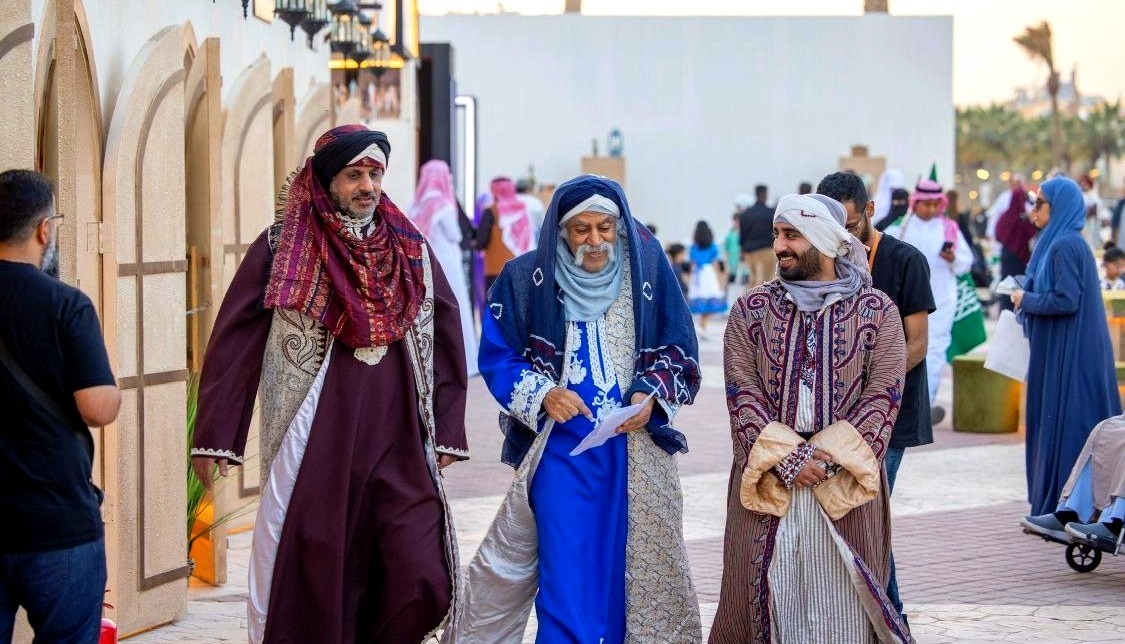 عروض الشارع.. أجواء تاريخية بمهرجان الكتاب والقراء 

