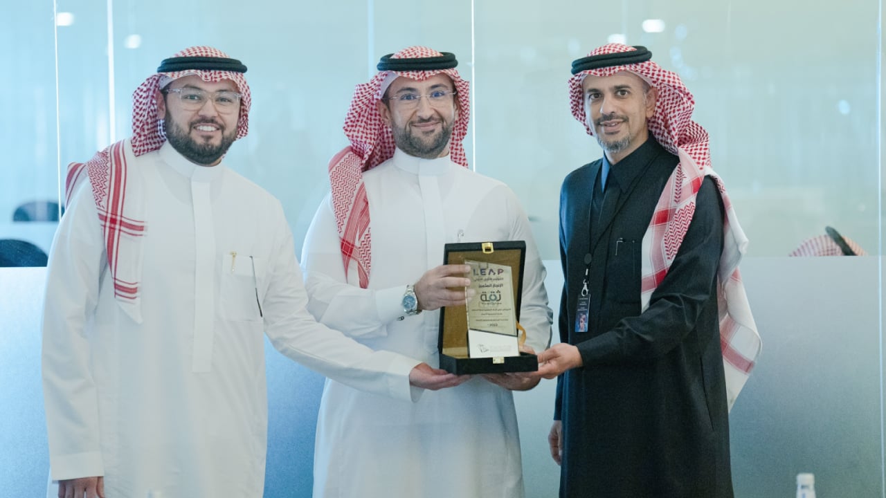«ثقة» تحصل على جائزة «الاتصالات» في نضج إدارة المخاطر واستمرارية الأعمال