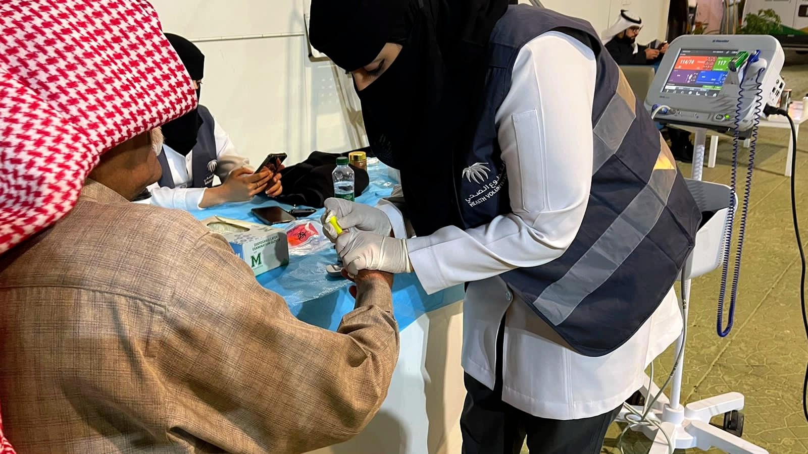 فريق التطوع الصحي بالجوف ينقذ حياة ٩ حالات من زوار مهرجان الزيتون الدولي