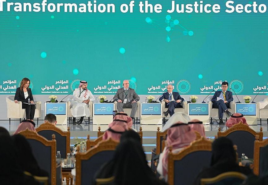 وزراء عدل وقانونيون دوليون يؤكدون أهميةَ التحول الرقمي في ترسيخ العدالة