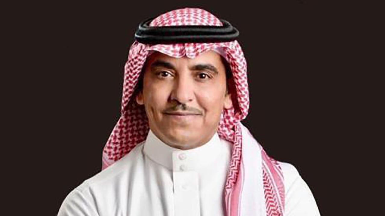 «بدأ مراسلًا وصولًا لرئيس تحرير».. أبرز المعلومات عن سلمان الدوسري وزير الإعلام الجديد