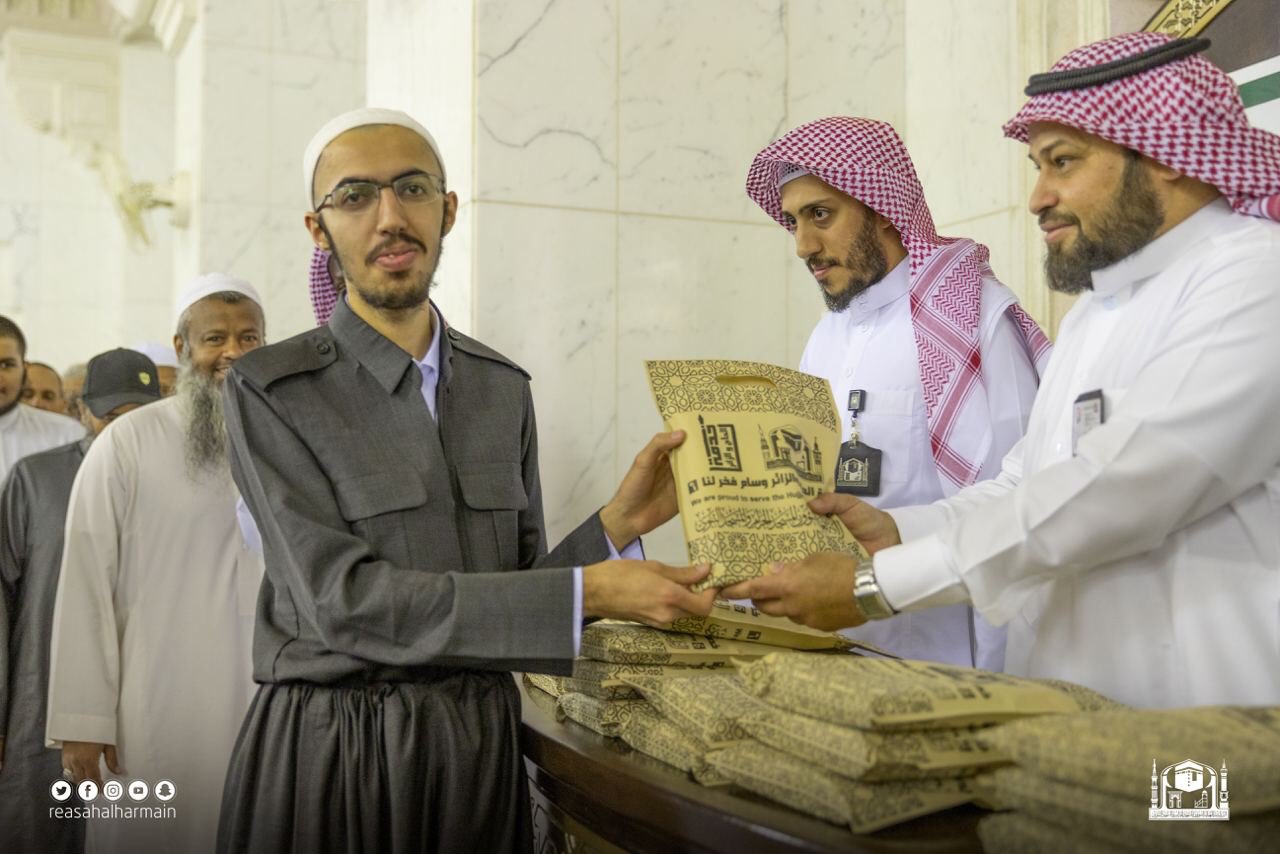 «شؤون الكتب» تُطلق مبادرة «زاد المعتمر» بالمسجد الحرام