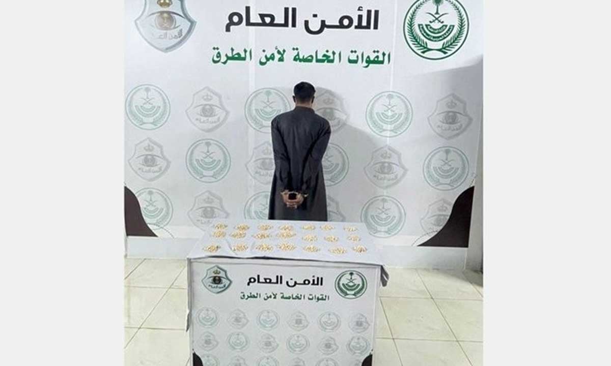 القبض على مواطن بحوزته 1980 قرصًا من مادة الإمفيتامين المخدر مخبَّأة داخل مركبته


