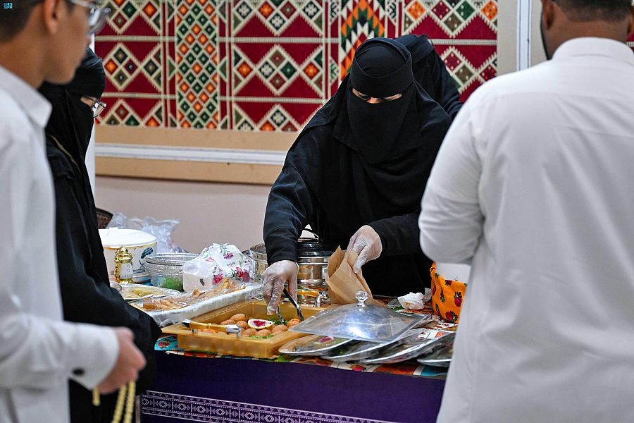  سوق الطاهيات من الأسر المنتجة