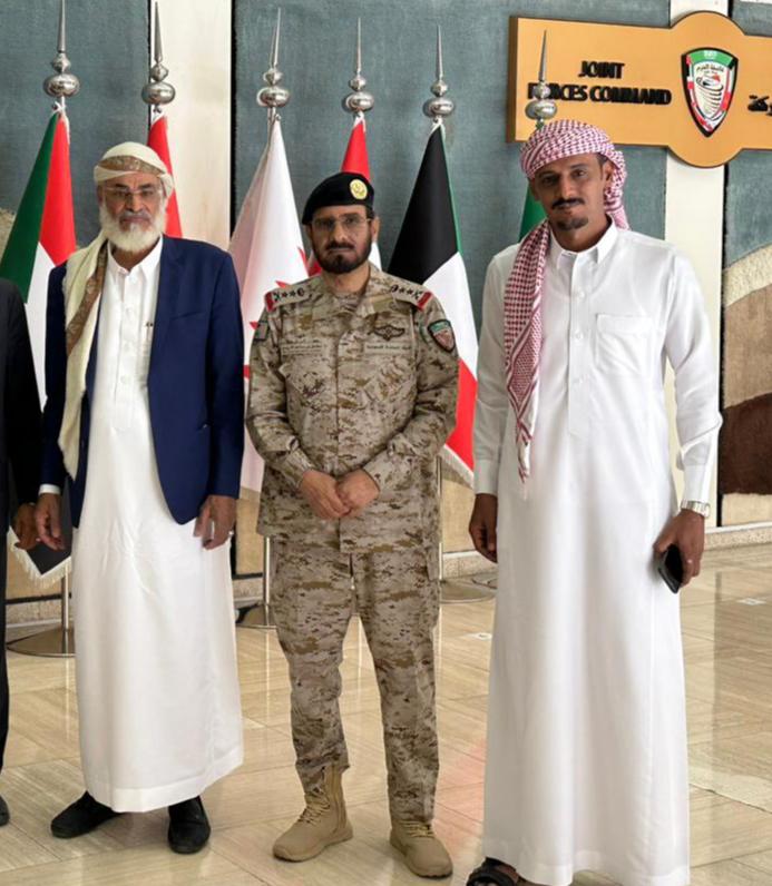 قائد القوات المشتركة في اليمن يستقبل الشيخ عبداللطيف القبلي