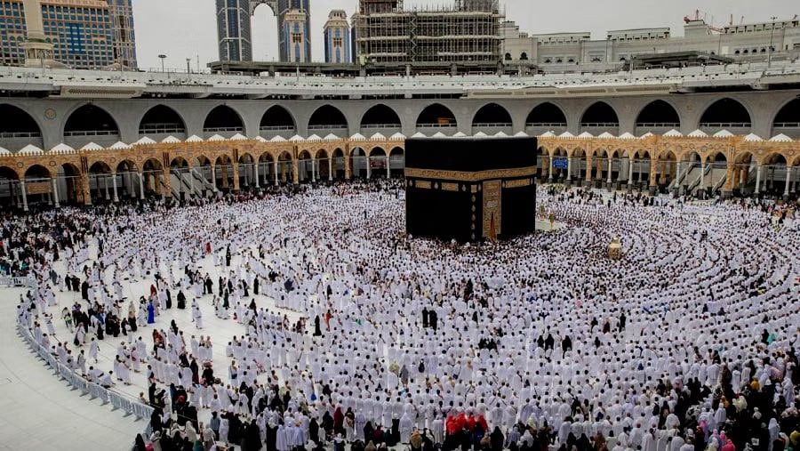الخارجية الإماراتية تنصح مواطنيها بالتسجيل في تطبيق «نُسُك» لحجز موعد العمرة
