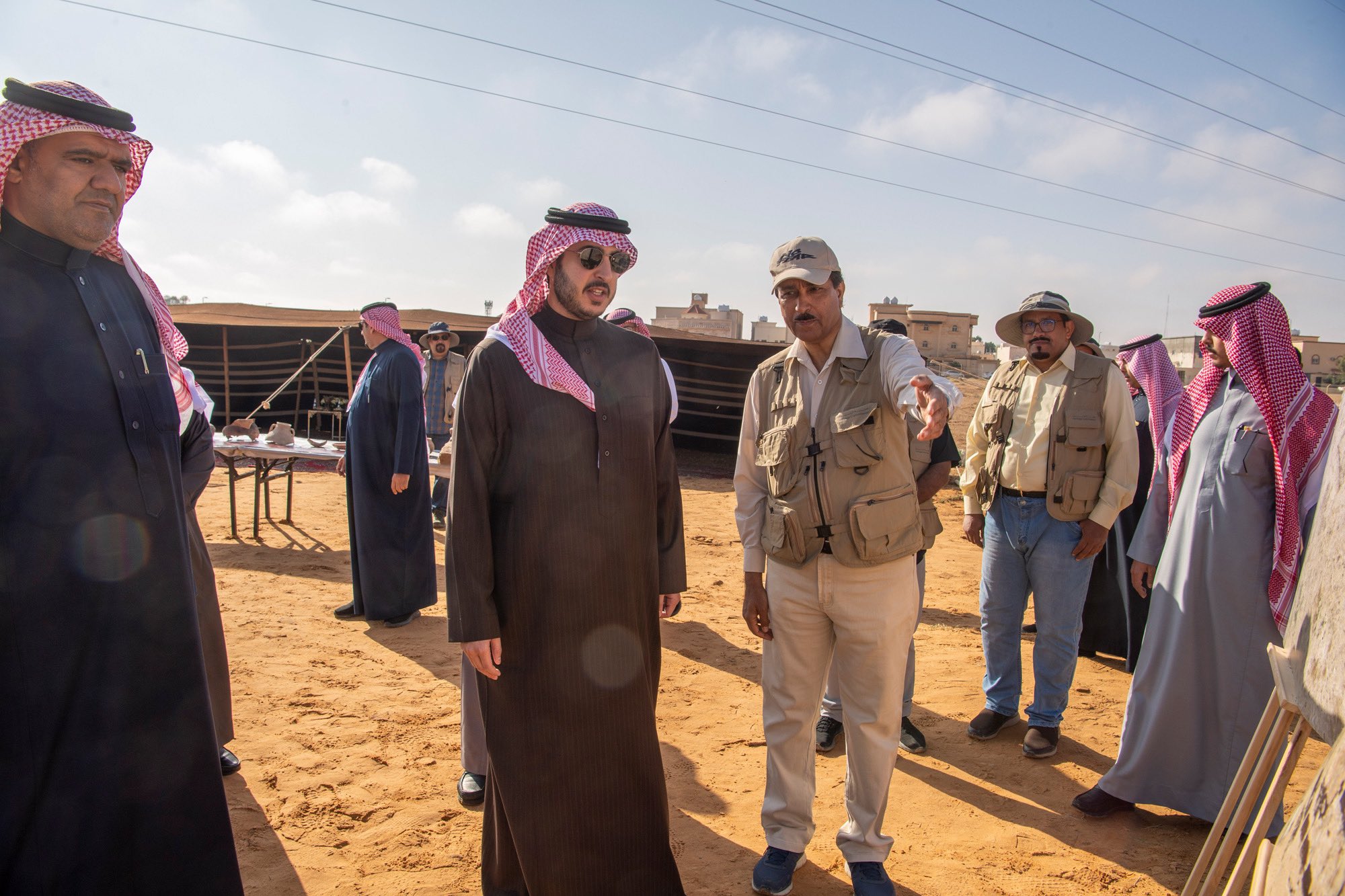 أمير الجوف يزور مشروع الطوير الأثري 
