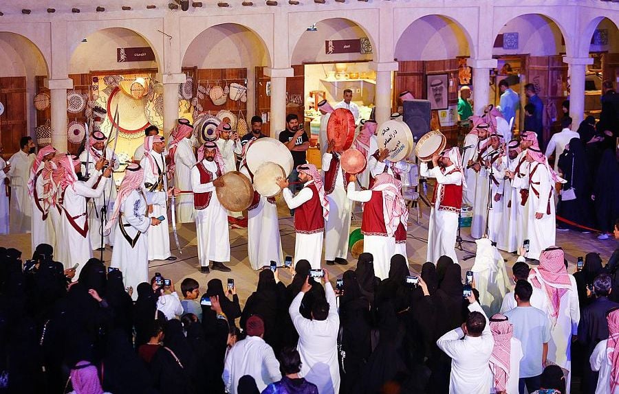 بالصور.. فعاليات متنوعة في مهرجان تمور الأحساء