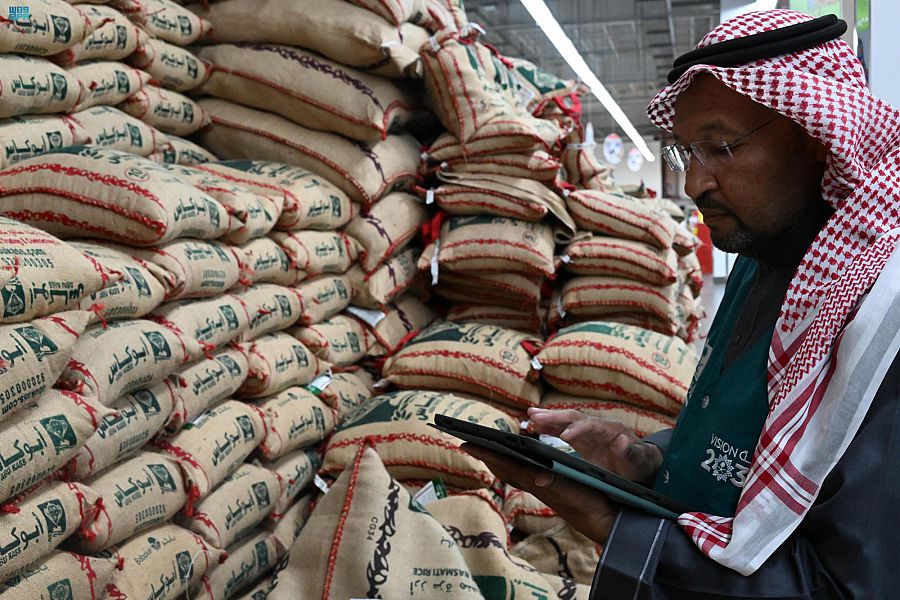 جولات على الأسواق التجارية بتبوك