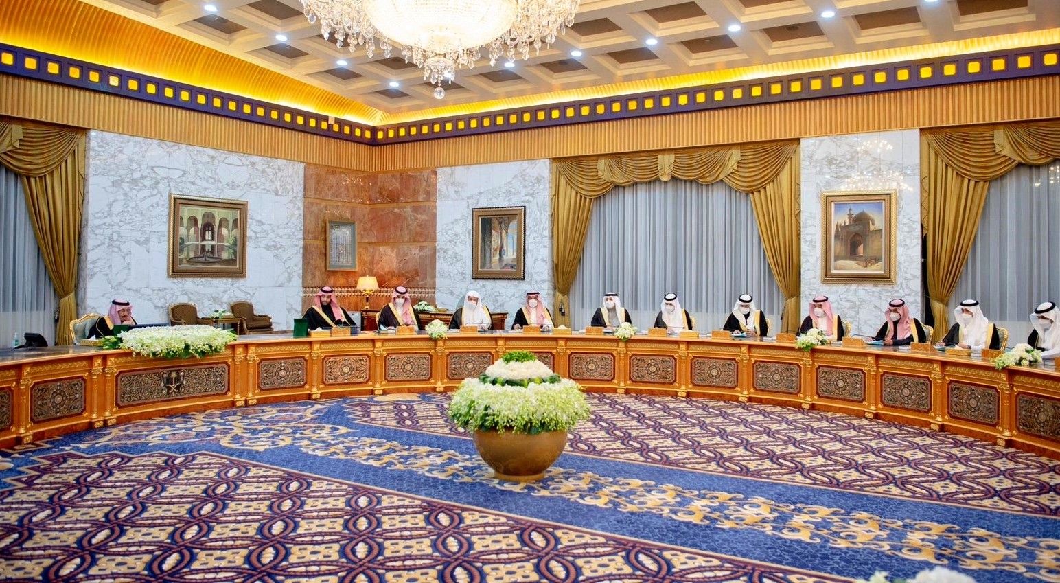 «أم القرى»: 3 مراحل لإيقاف الخدمات بالنسبة للأفراد