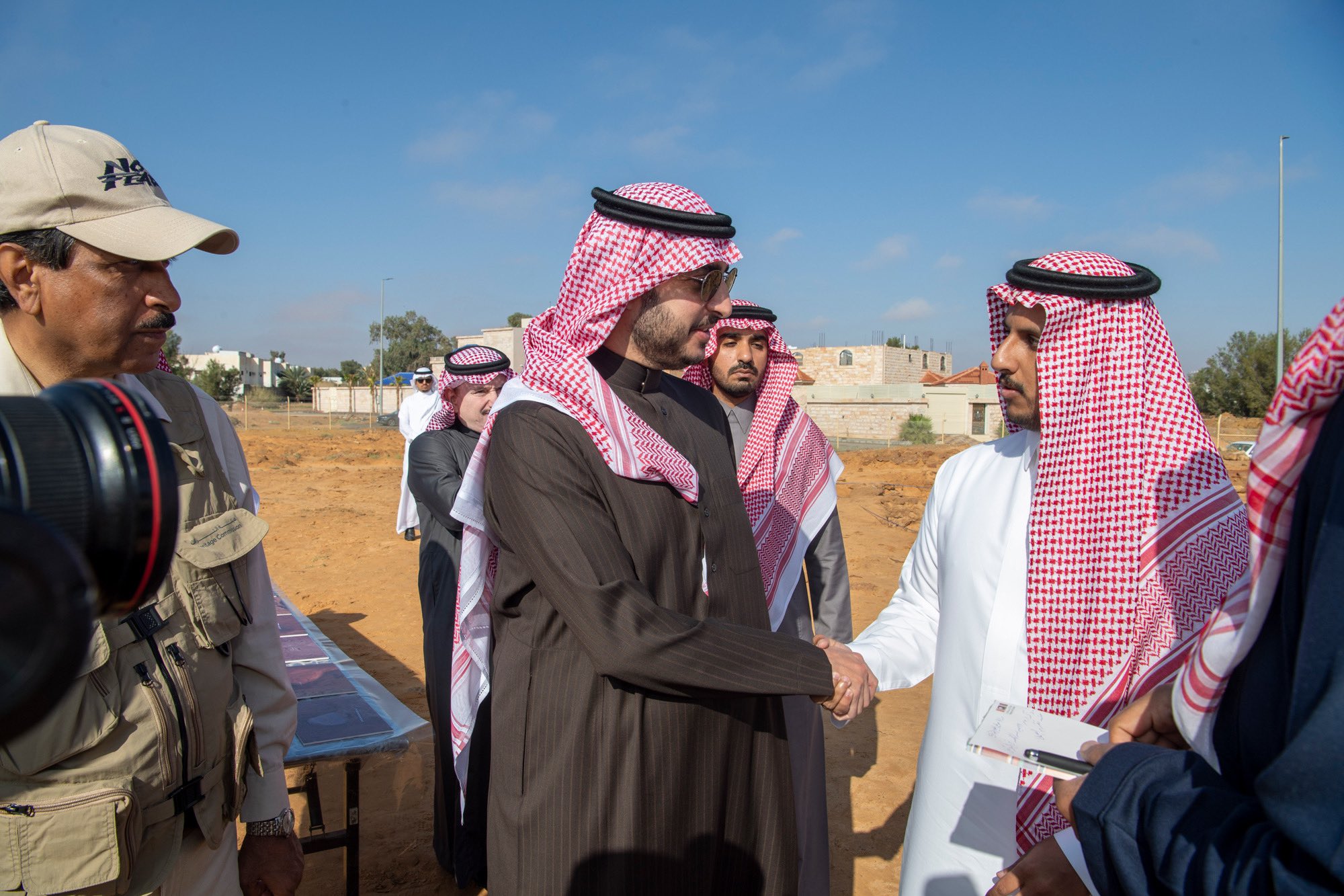 أمير الجوف يزور مشروع الطوير الأثري 