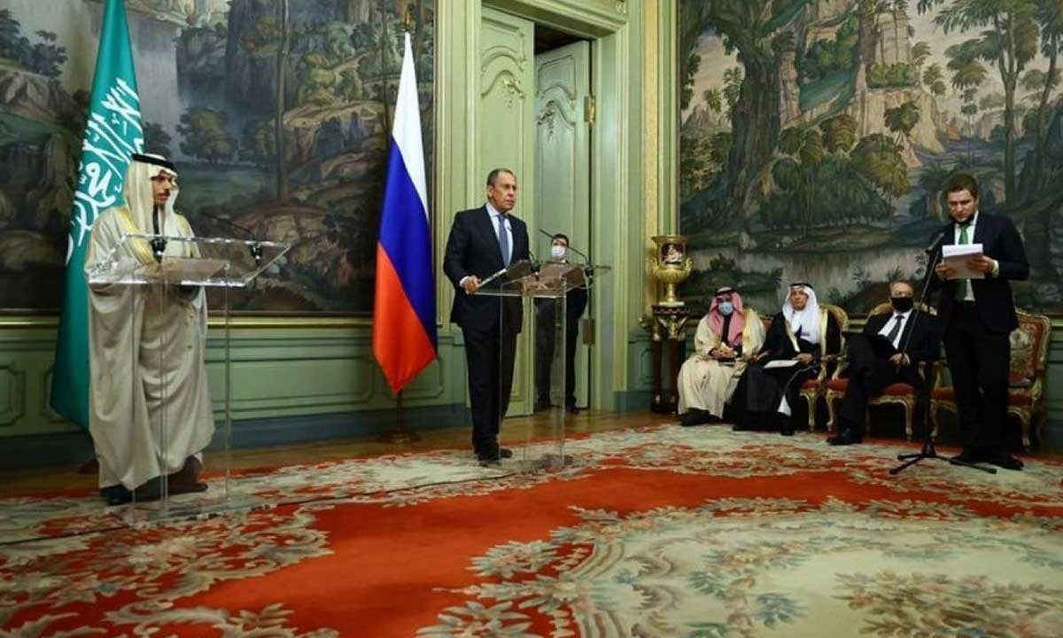 وزير الخارجية لنظيره الروسي: مستعدون للوساطة بين جميع أطراف الأزمة الأوكرانية 