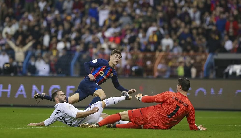 برشلونة ضد ريال مدريد.. موعد كلاسيكو الدوري الإسباني والقنوات الناقلة

