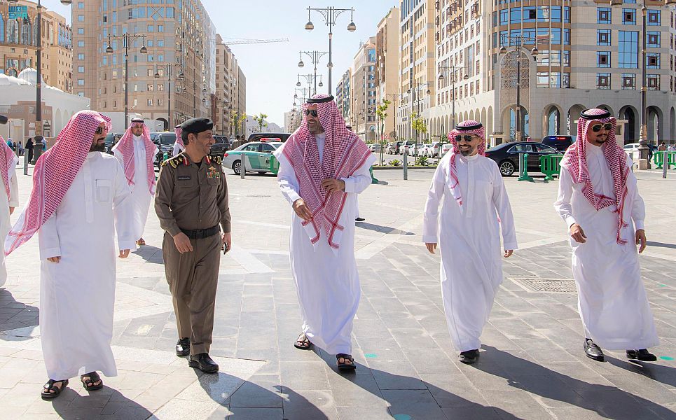 الأمير فيصل بن سلمان بن عبدالعزيز يتفقد استعدادات المسجد النبوي