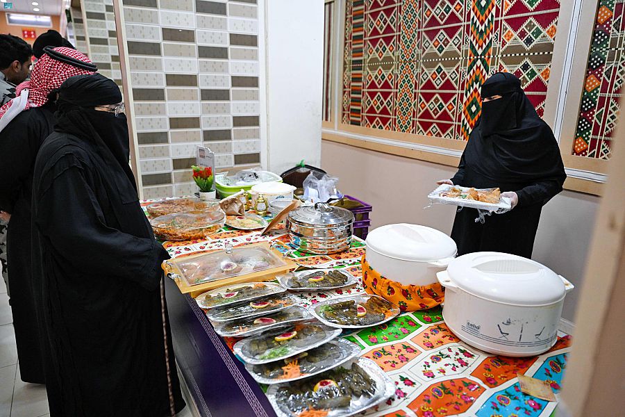  سوق الطاهيات من الأسر المنتجة