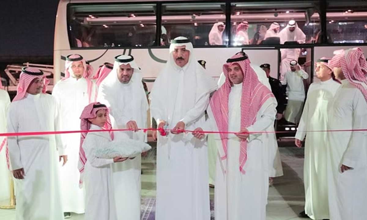 بالصور.. محافظ القنفذة يدشن مشروعي تطوير الواجهة البحرية الجنوبية وملعب البلدية


