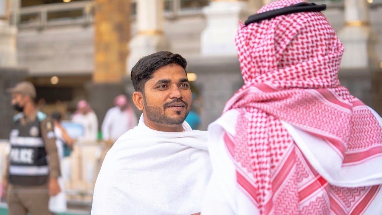 معتمرون: التقنية سهلت مناسك العمرة.. والمملكة رائدة في خدمة الحرمين وقاصديهما