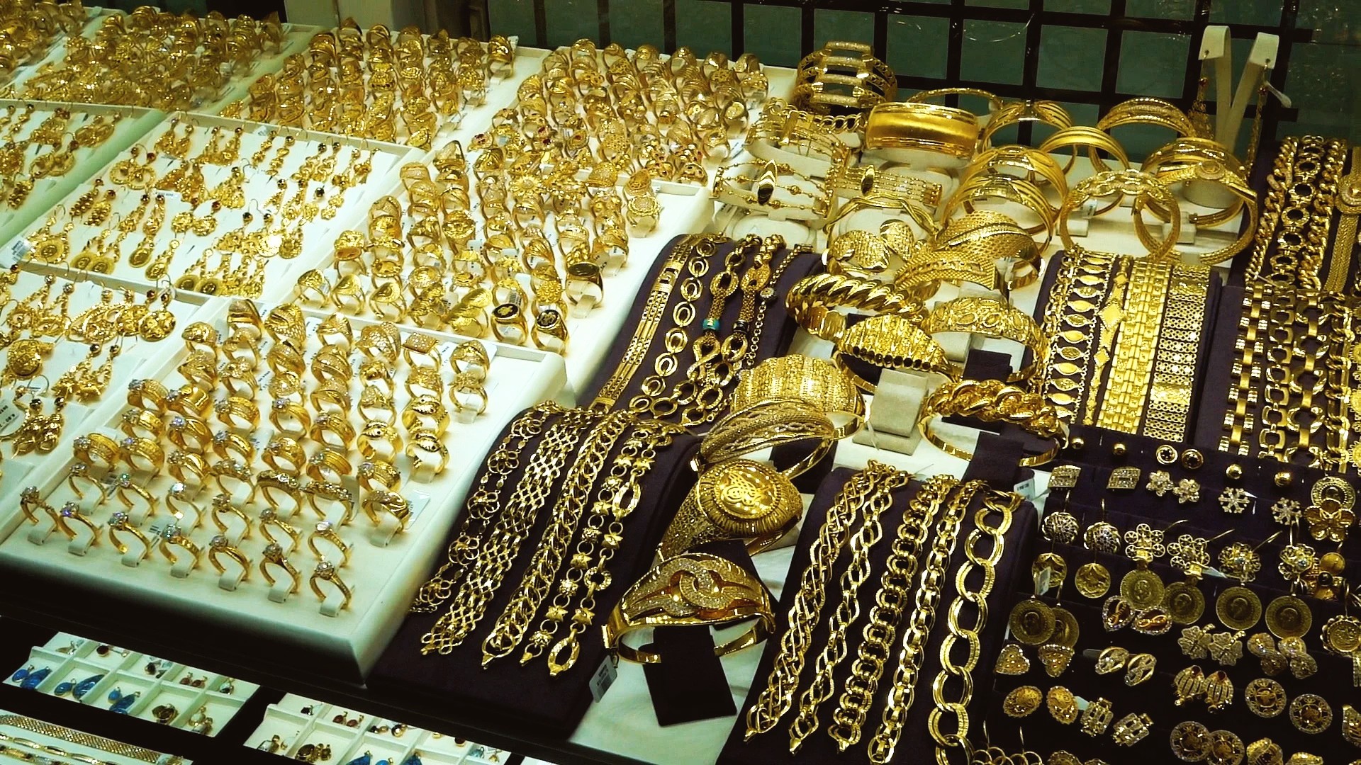 سعر الذهب في المملكة اليوم السبت 6-12-1444