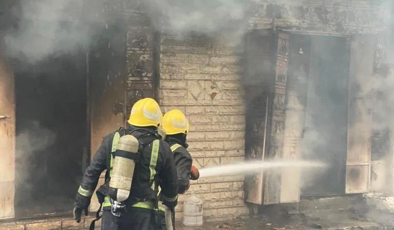 مدني خميس مشيط يخمد حريقًا في محال تجارية بحي الخالدية