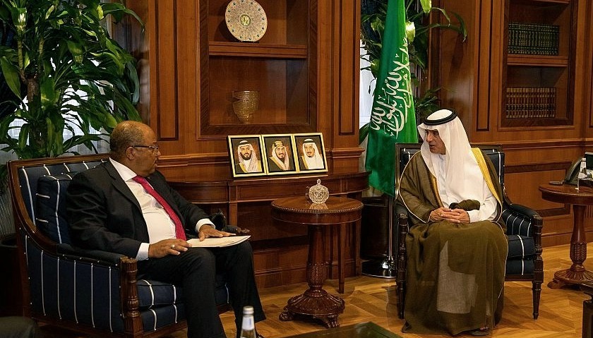 الجبير يبحث تعزيز التعاون المشترك مع سفير أنجولا لدى المملكة