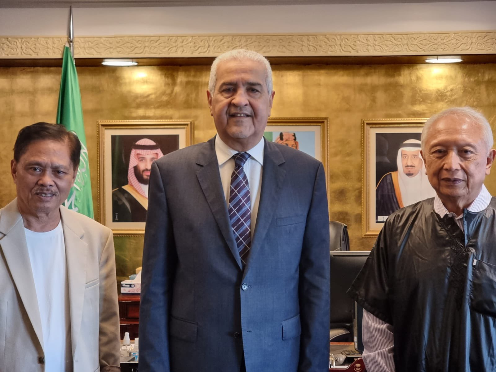  سفير خادم الحرمين لدى الفلبين يستقبل وزير المفوضية الوطنية لشؤون المسلمين