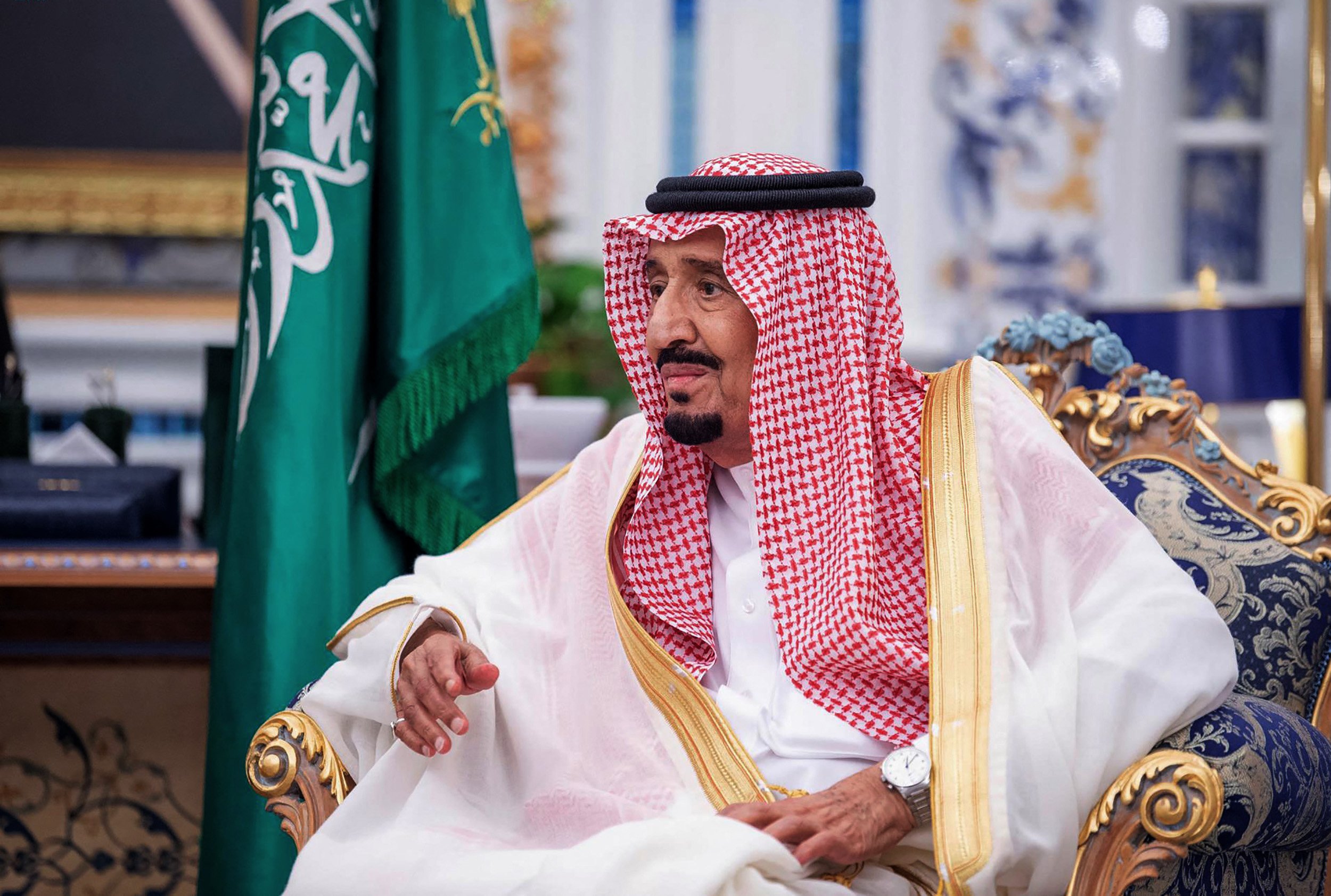  خادم الحرمين الشريفين: المملكة لا تألو جهداً في تأمين سبل الراحة والسلامة لضيوف الرحمن