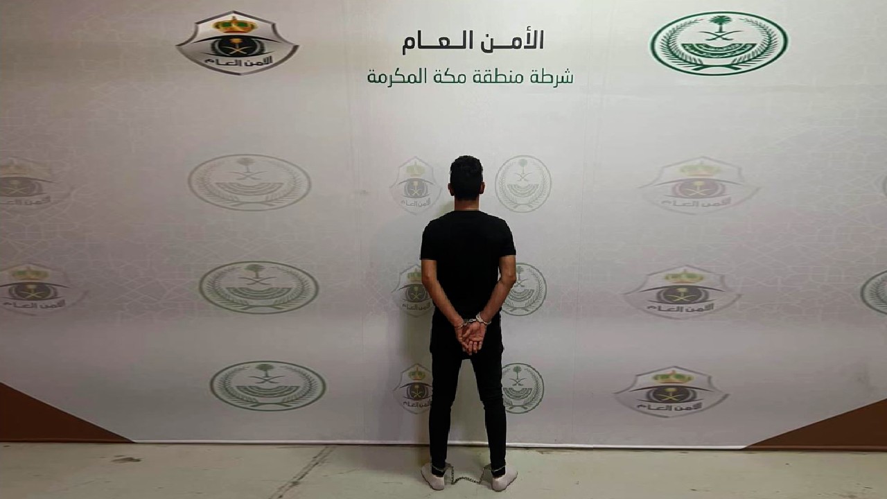 القبض على مواطن لانتحاله صفة غير صحيحة وسلب مبالغ مالية في جدة
