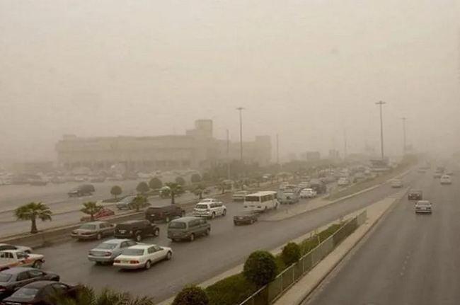 أتربة وغيوم.. حالة الطقس اليوم في السعودية