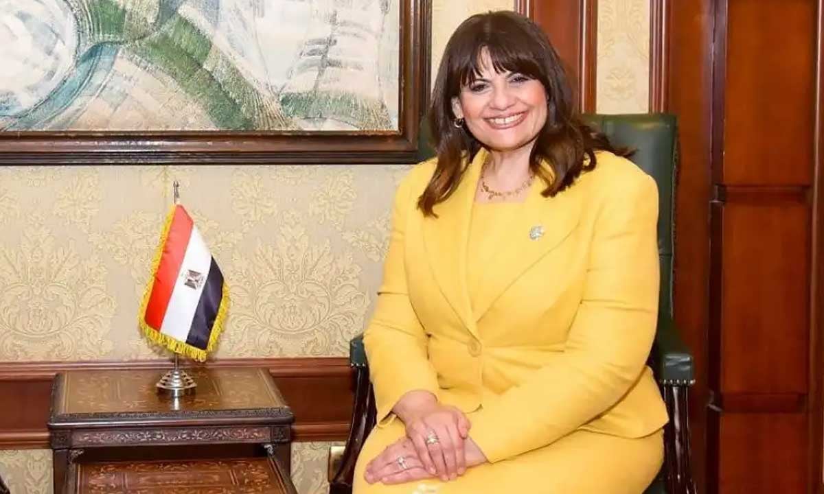 الحكومة المصرية: لا توجد نية لـ «استقطاع جزء من رواتب العاملين بالخارج أو من تحويلاتهم الشخصية»
