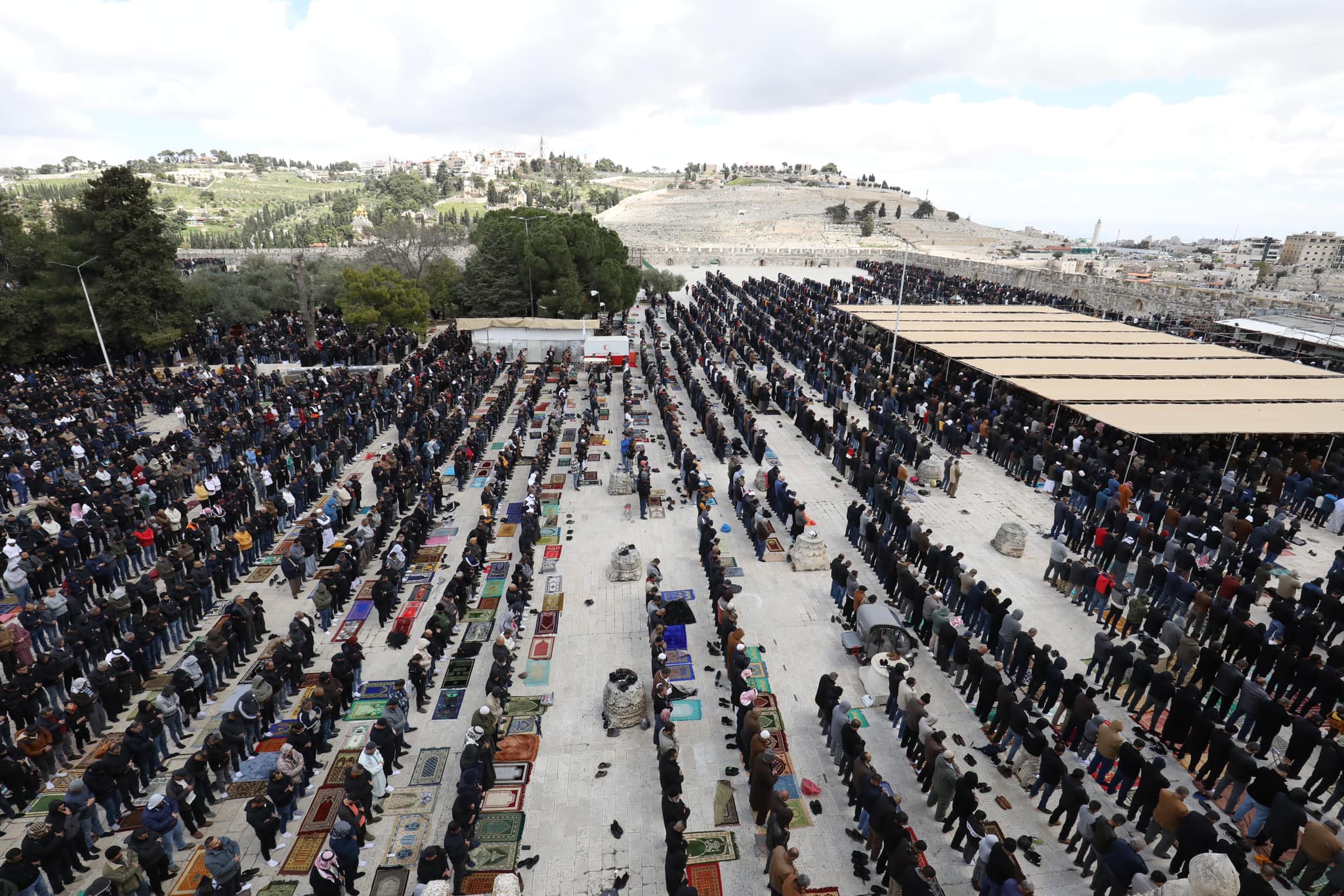 صلاة الجمعة بالمسجد الأقصى 