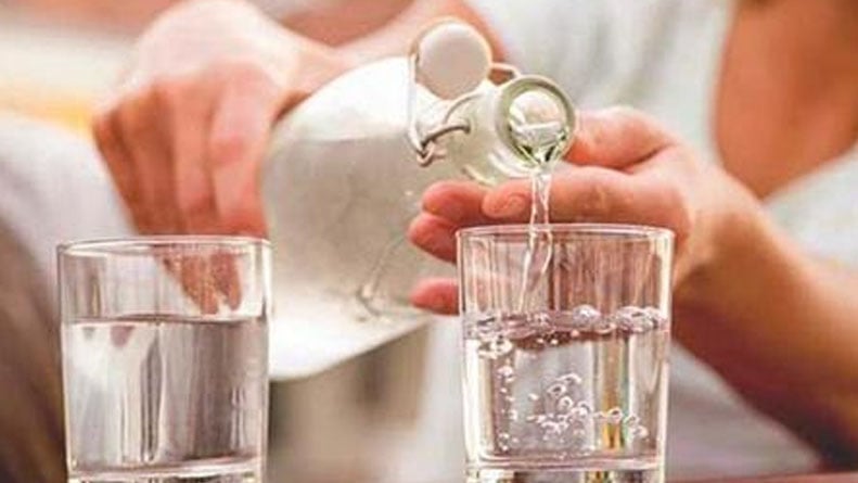 مركز متخصص:  الجسم يحتاج 6 إلى 8 أكواب ماء يوميًا 