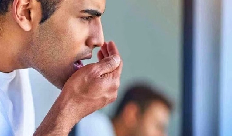 استشاري يوضح أسباب مرارة الفم