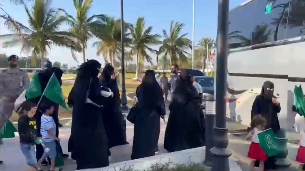 بالفيديو.. نقل جميع الرعايا إلى الفنادق المخصصة لهم بعد وصولهم من السودان