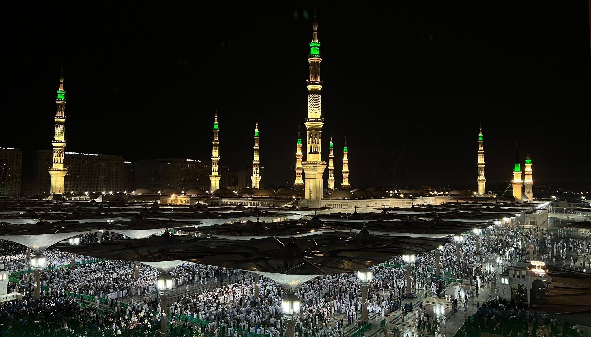 تعقيم وتطهير المسجد النبوي في ليلة الختمة بـ155 ألف لتر