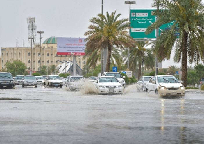 أتربة وأمطار على الرياض.. حالة الطقس الجمعة في المملكة 